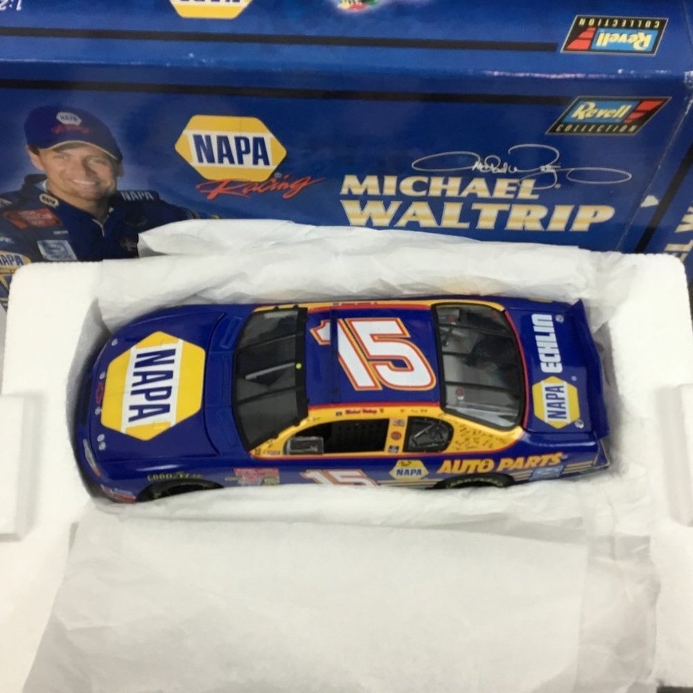 MICHAEL WALTRIP Revell NAPA RACING Daytona 500 2001 Chevrolet Monte Carlo New IB
